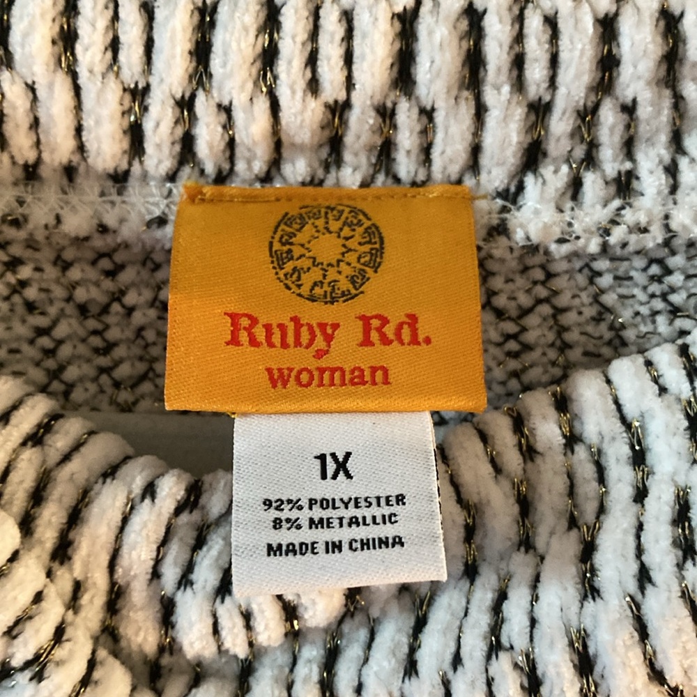 Ruby Rd. Woman White Sweater with Metallic Detailing - Picture 4 of 4